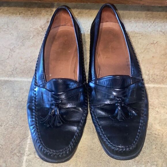 Allen Edmonds Rosario Black Leather Loafer shoes  w/ Tassles sz 10.5 B - Picture 2 of 12